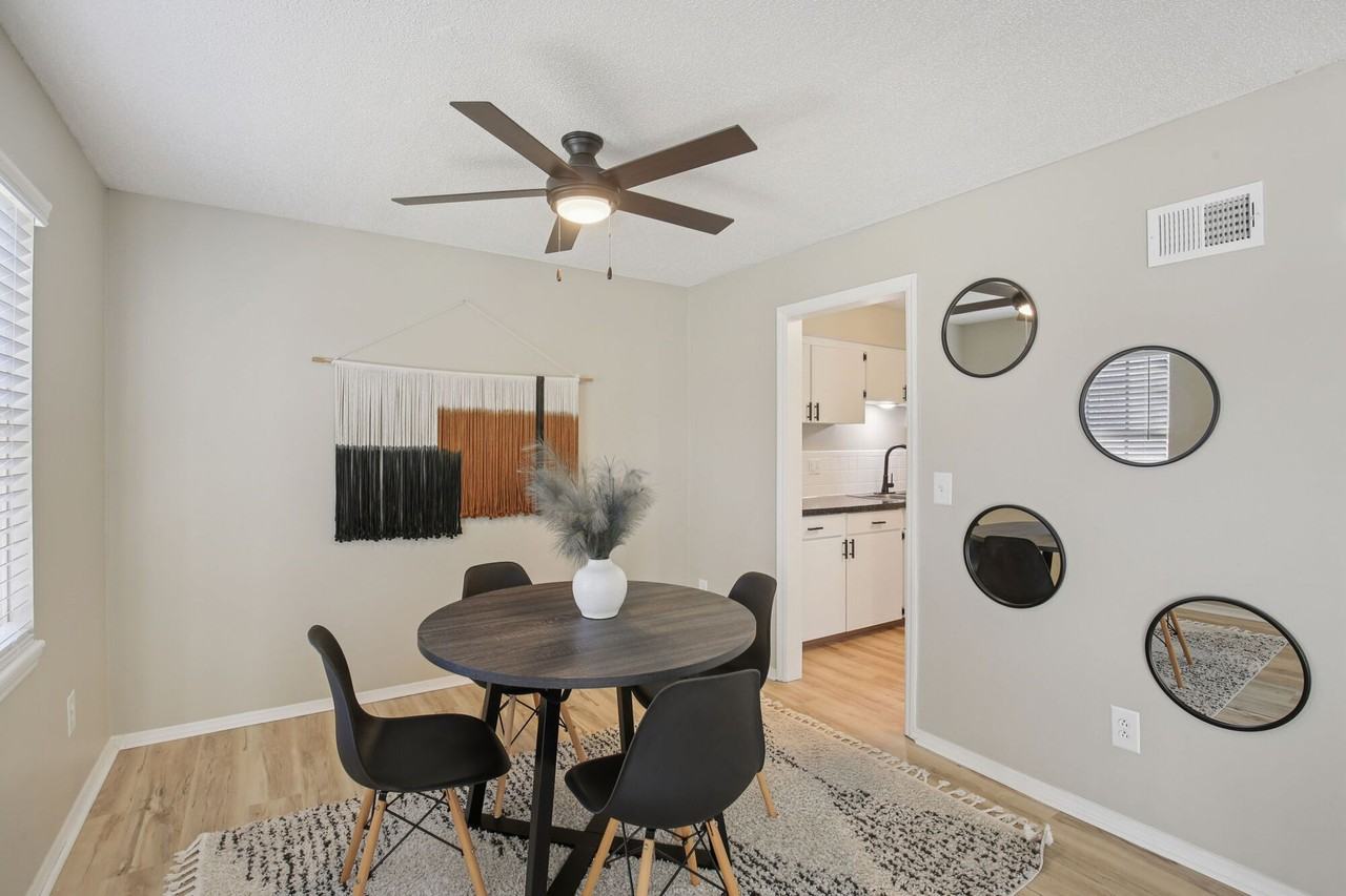 Latitude 72 - Photo 6 of 17