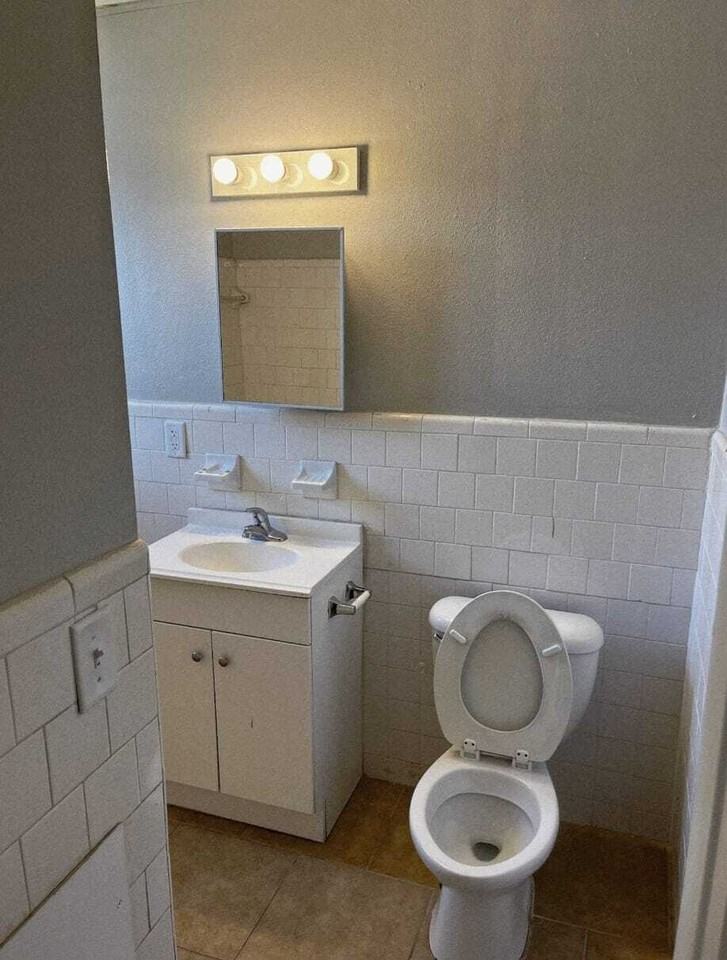 Aria - 1079 Saint Clair St. #3 - Photo 6 of 10