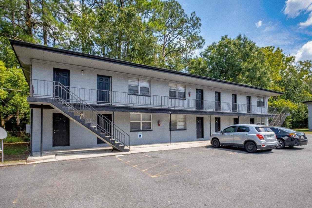 Aria - 1079 Saint Clair St. #3 - Photo 7 of 12