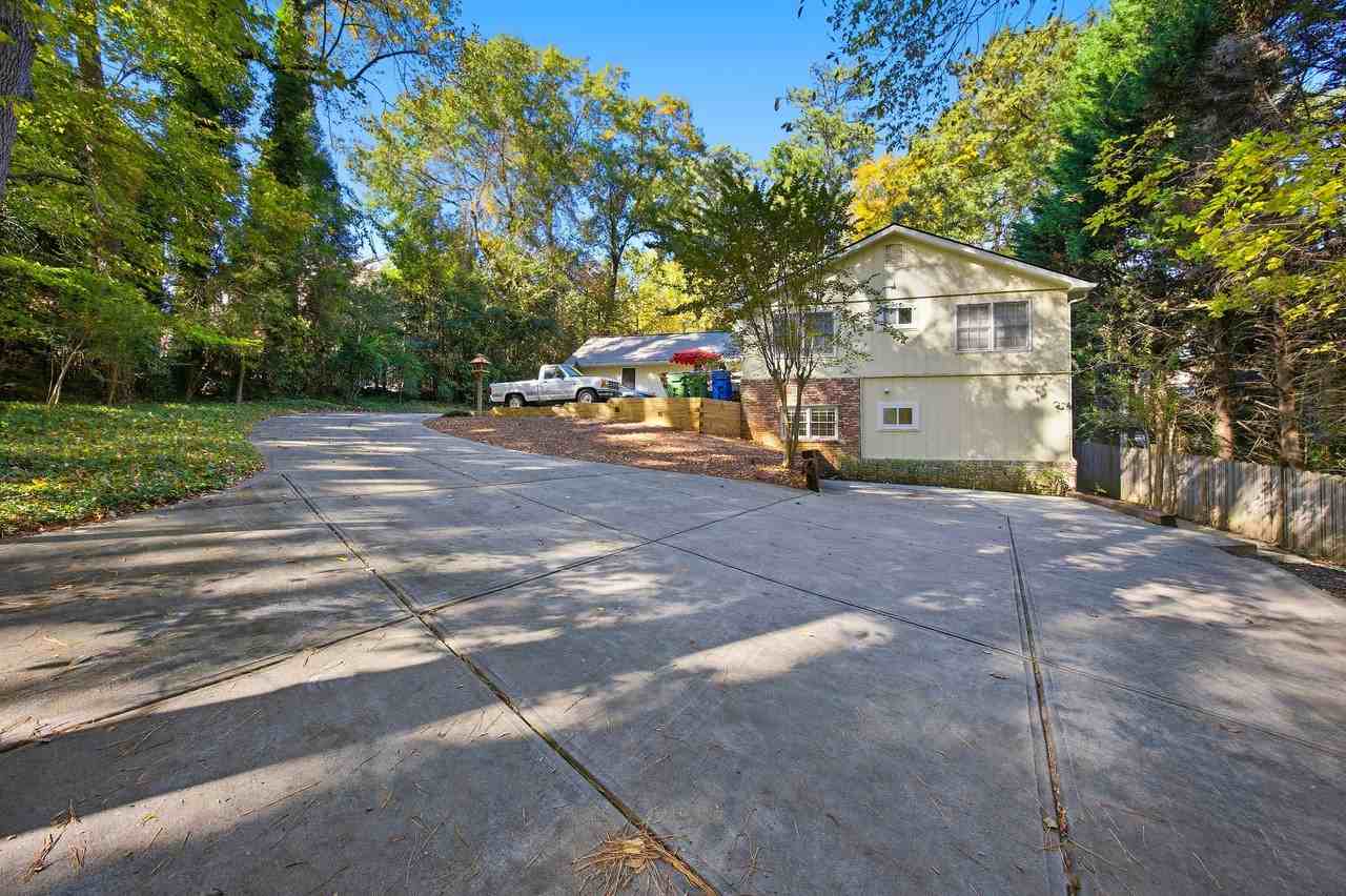 943 Ferncliff Road Northeast - Photo 2 of 20