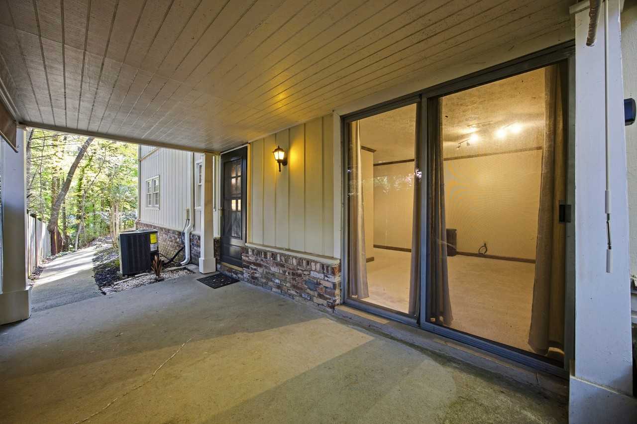 943 Ferncliff Road Northeast - Photo 3 of 20