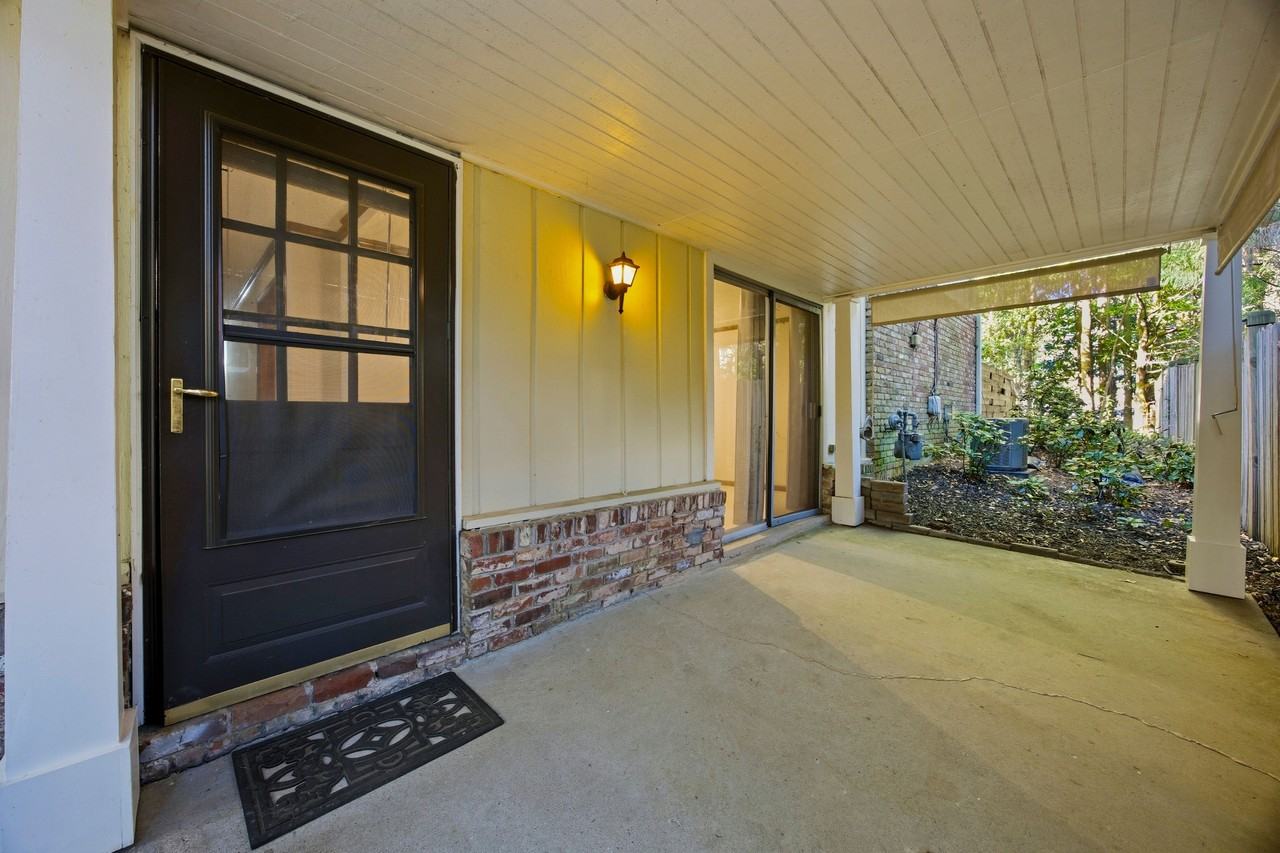 943 Ferncliff Road Northeast - Photo 4 of 20