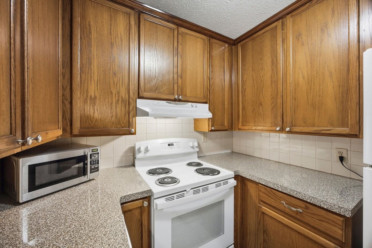 943 Ferncliff Road Northeast - Photo 7 of 20