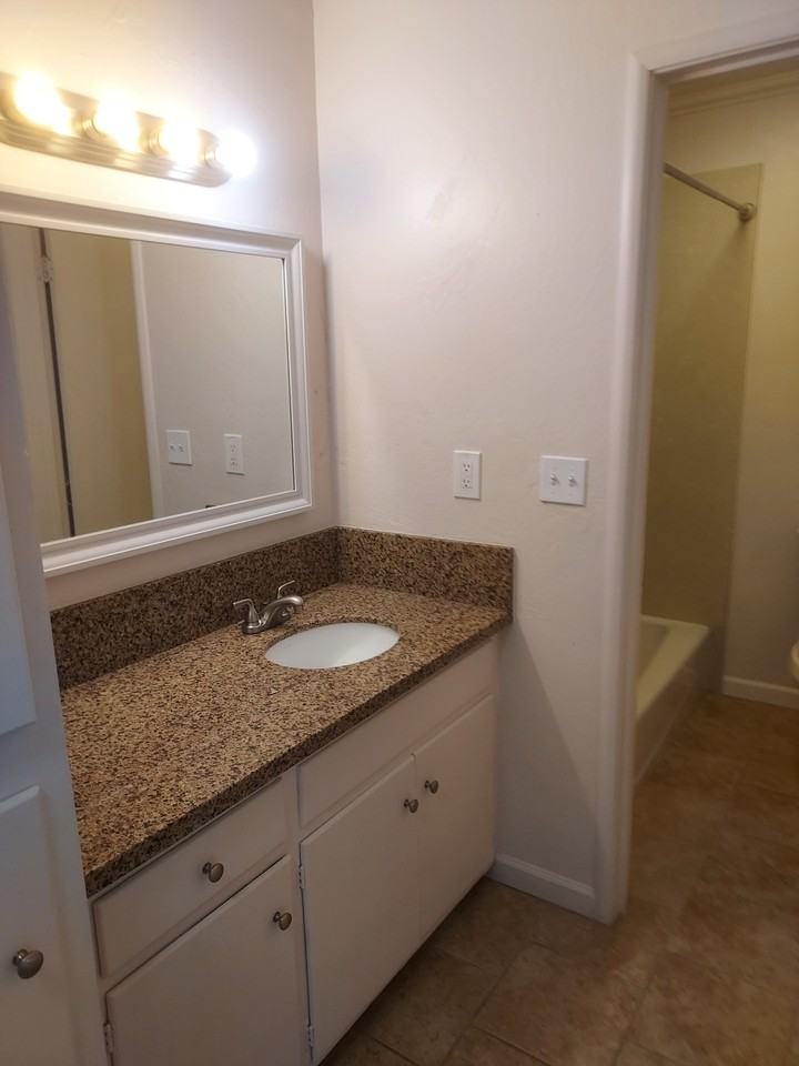 King Avenue Manor [KAM] - Photo 5 of 18