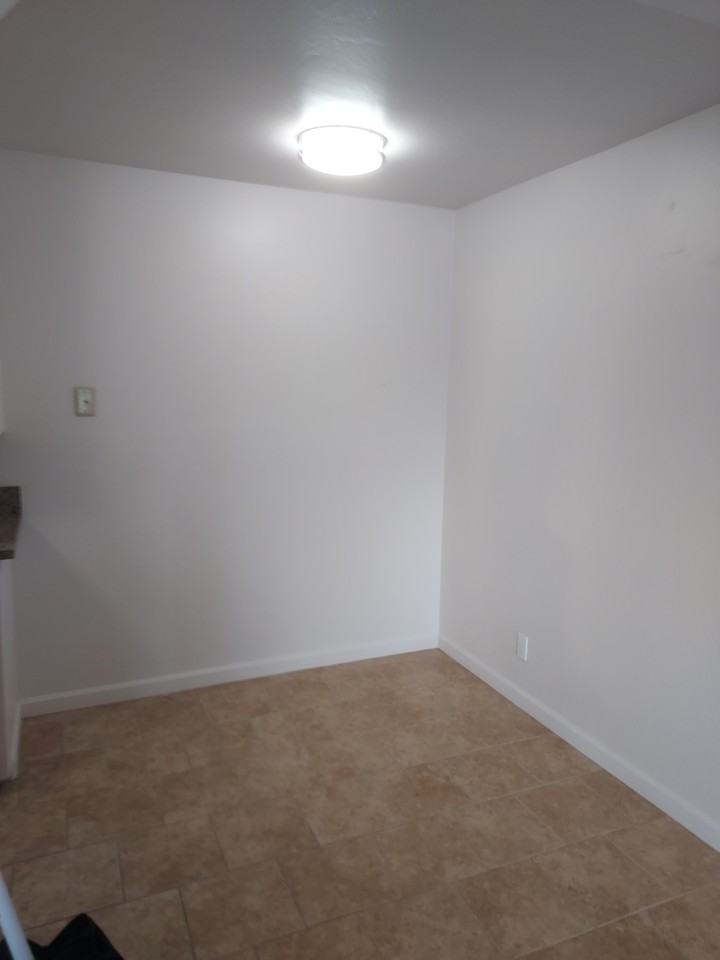 King Avenue Manor [KAM] - Photo 6 of 18