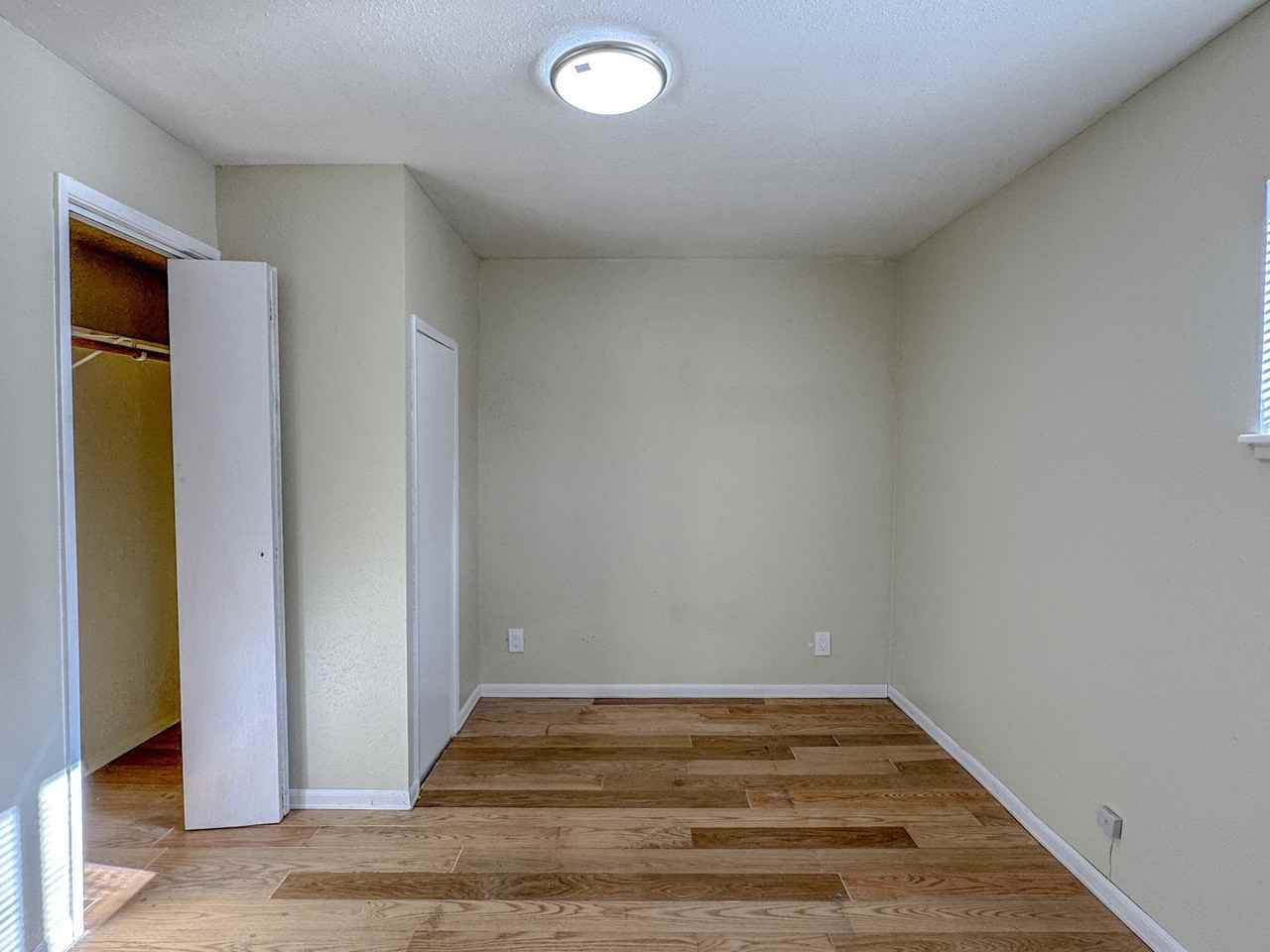 7103 Linden Avenue North - Photo 6 of 12