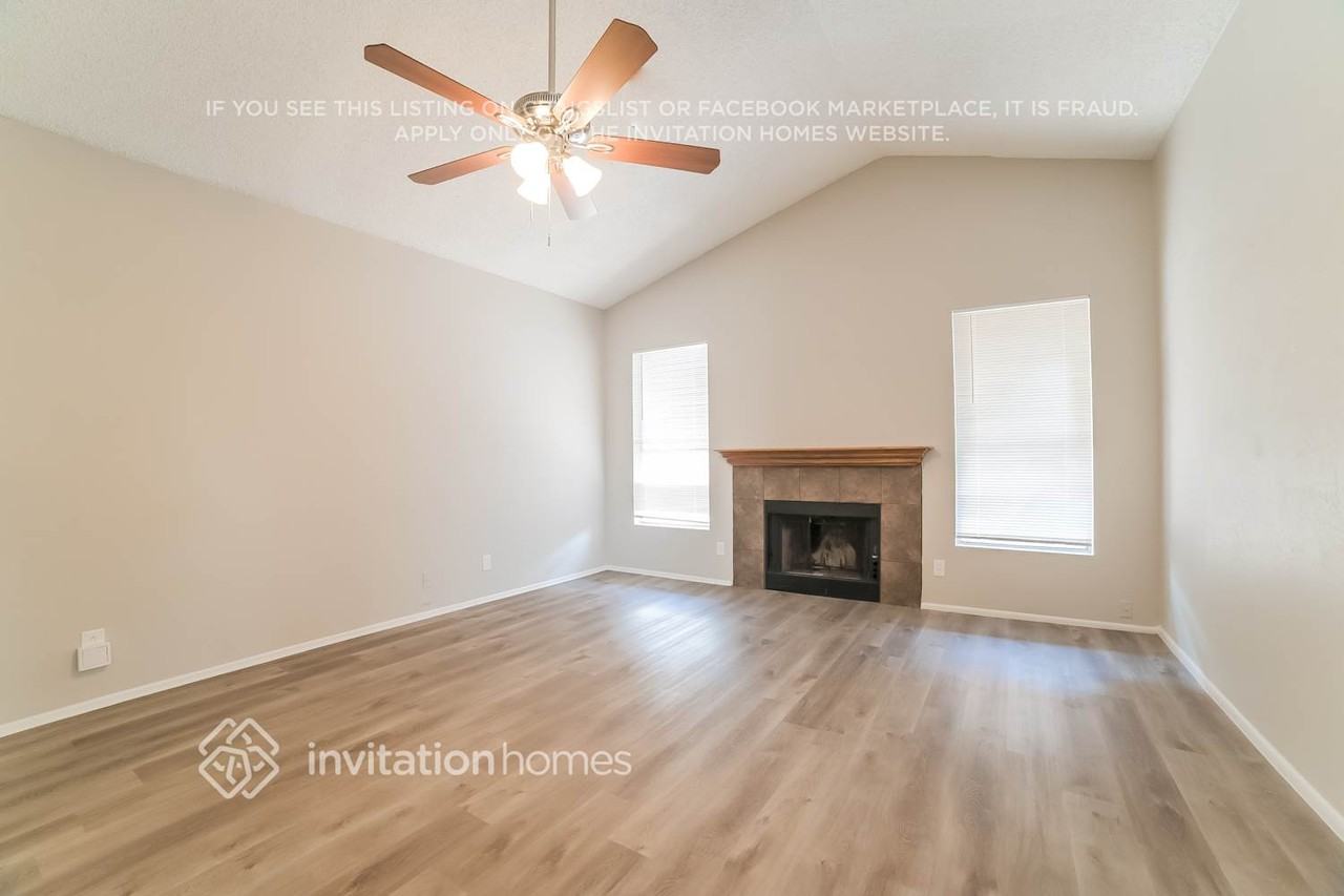 12522 N 85th Ave - Photo 2 of 16