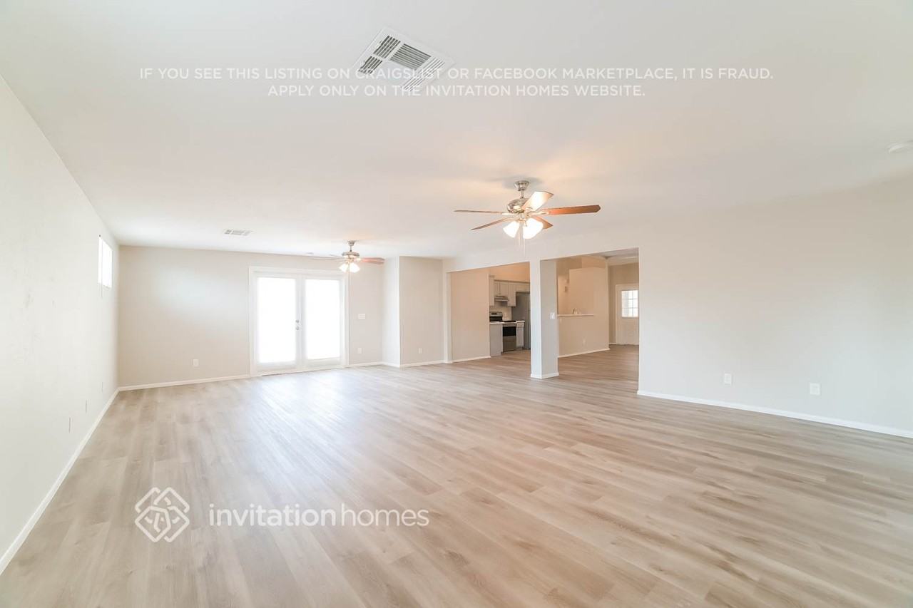 12522 N 85th Ave - Photo 5 of 16