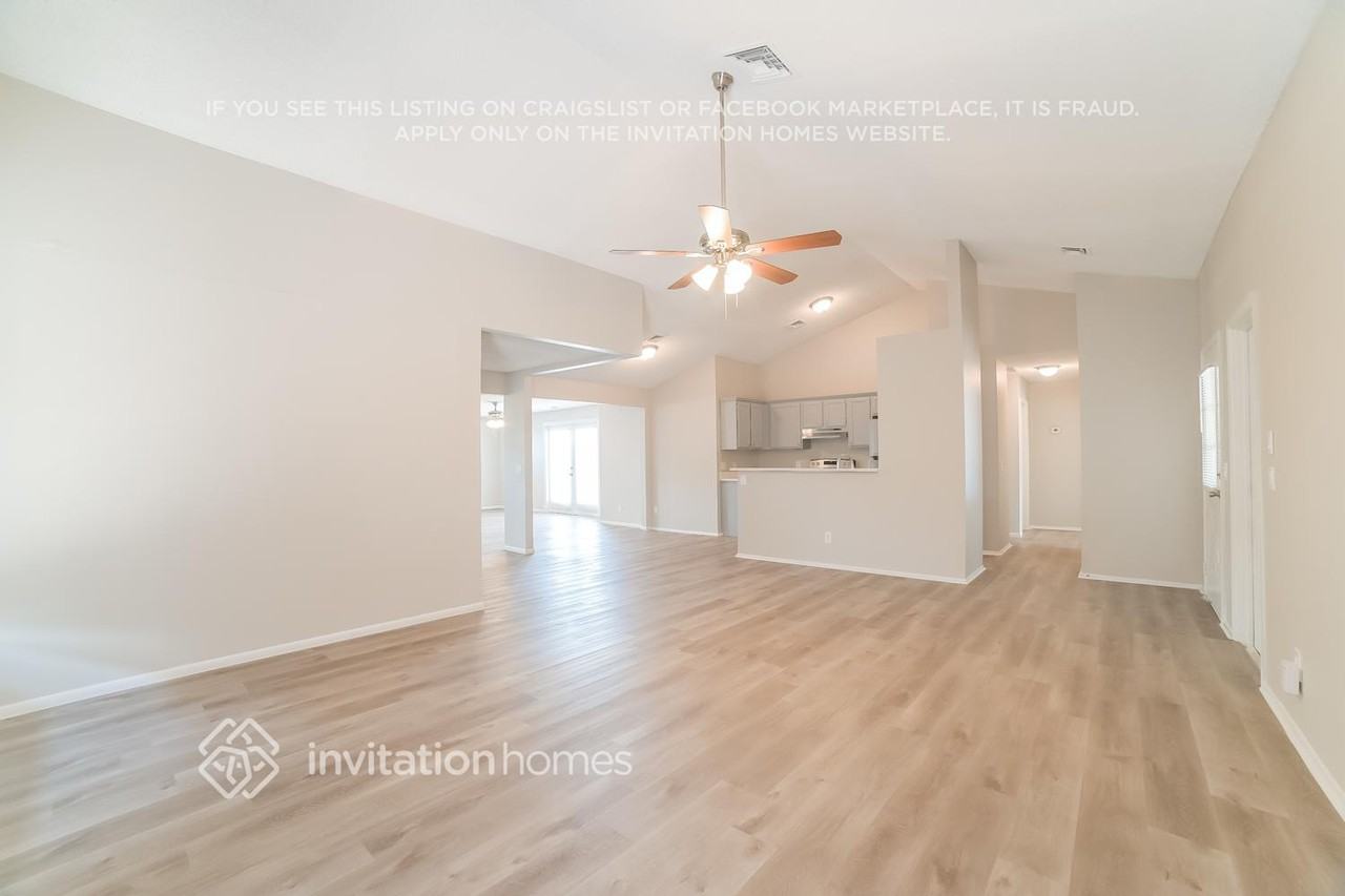 12522 N 85th Ave - Photo 6 of 16