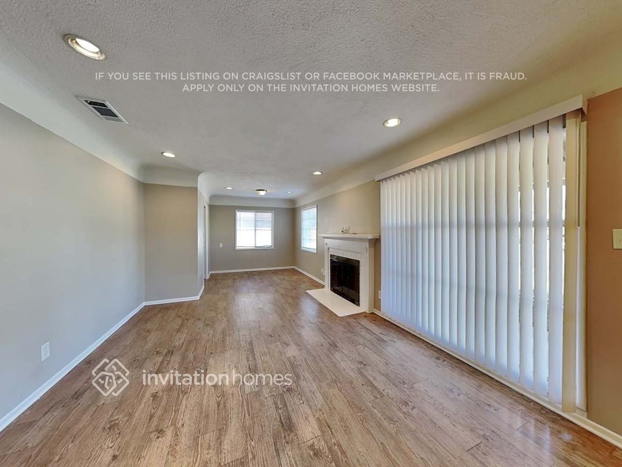 1235 Oakhurst Dr - Photo 4 of 18