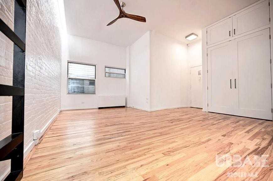 123 Bank Street - Photo 2 of 10