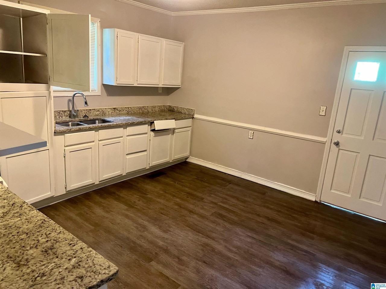 511 12th St - Photo 4 of 18