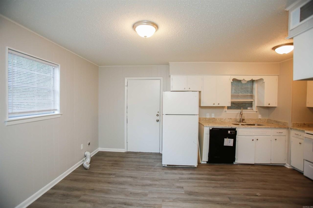 2100 Virginia Dr - Photo 6 of 14