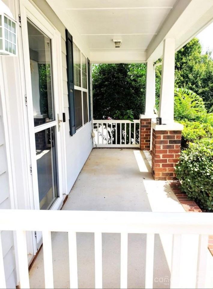 126 Cloister Ln - Photo 2 of 32