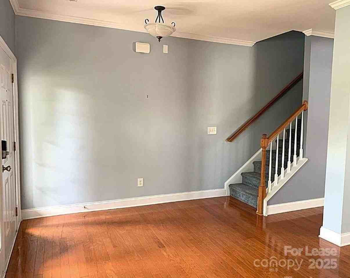 126 Cloister Ln - Photo 3 of 32