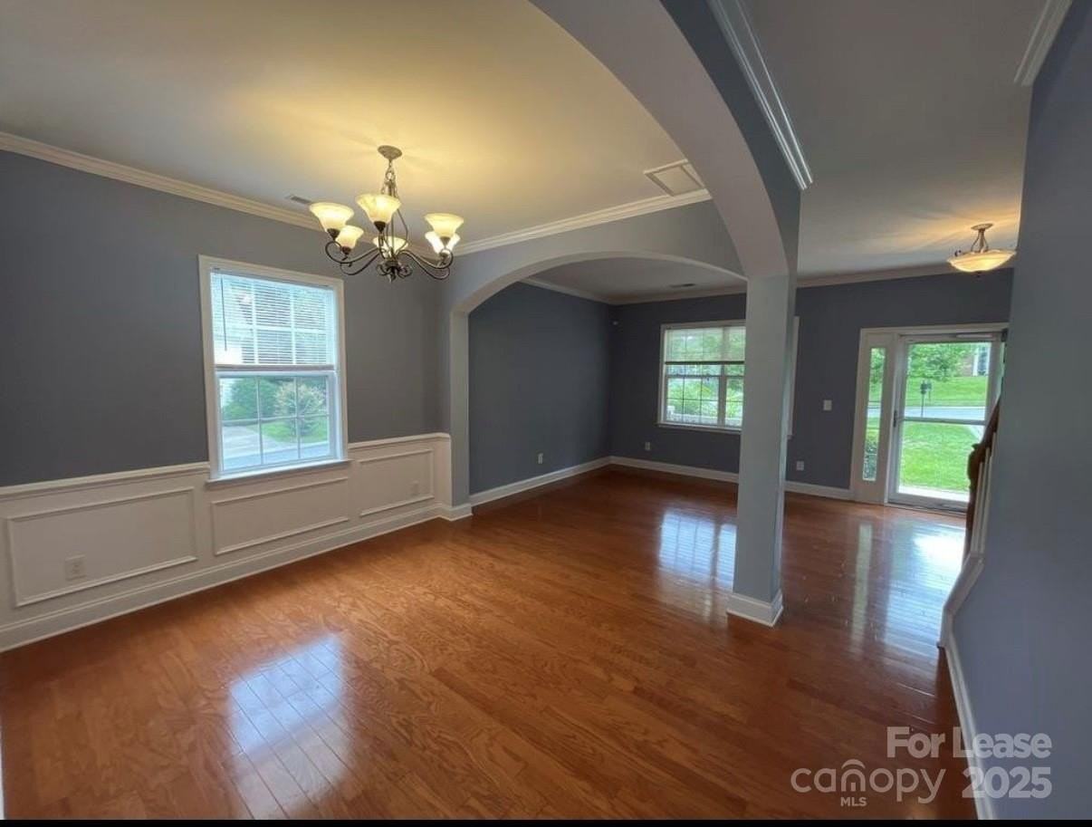 126 Cloister Ln - Photo 4 of 32