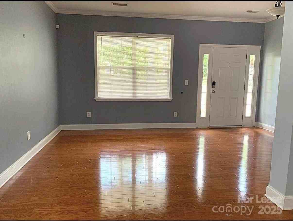 126 Cloister Ln - Photo 7 of 32