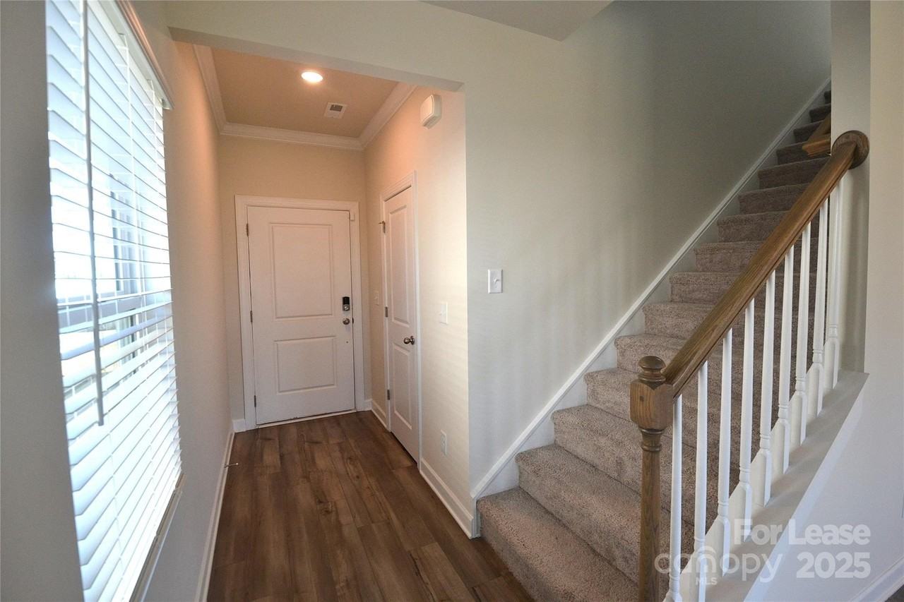 1022 Jeffery Dean Court - Photo 4 of 39