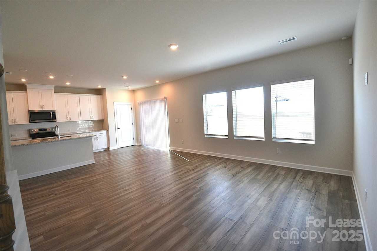 1022 Jeffery Dean Court - Photo 5 of 39