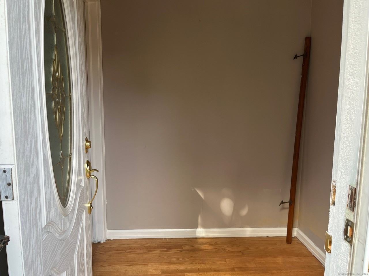 195 Valley St - Photo 2 of 8