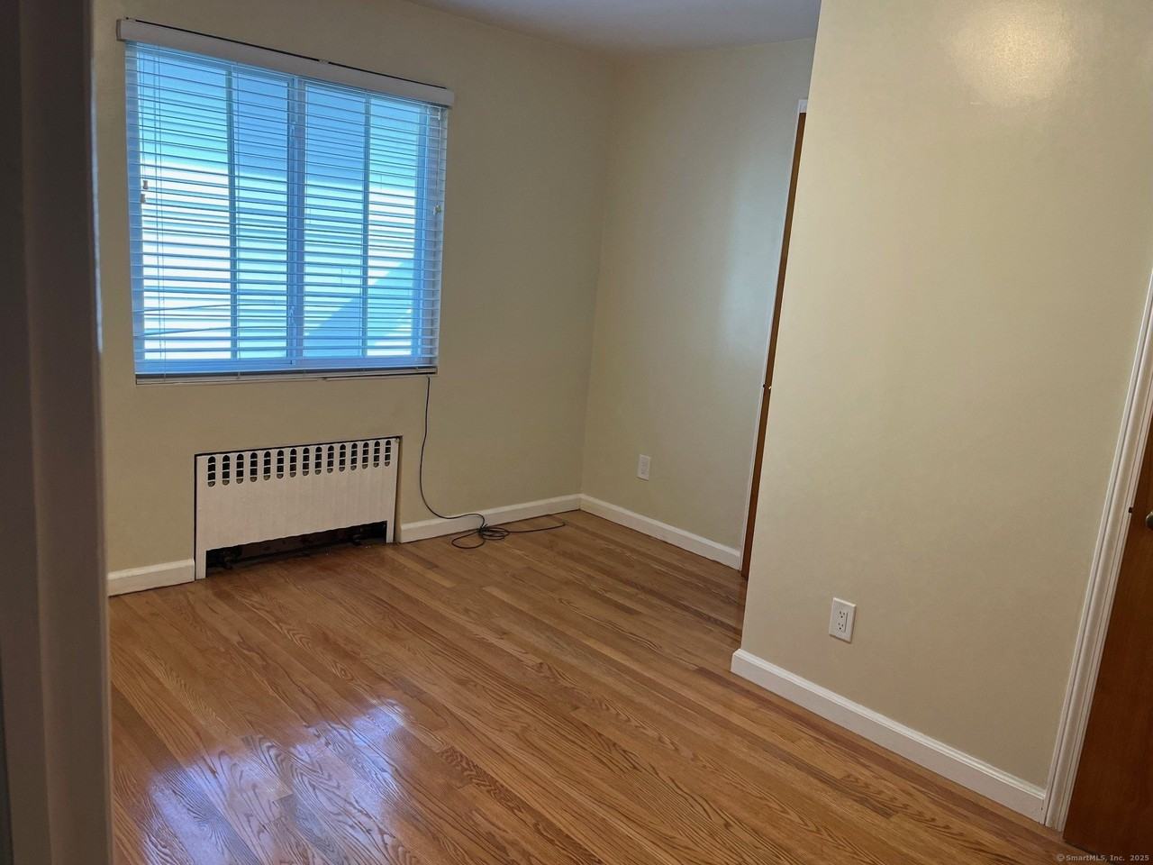 195 Valley St - Photo 6 of 8