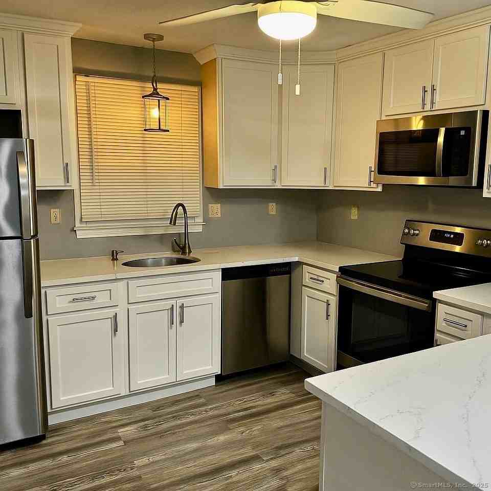 21 Goodwin St - Photo 3 of 9