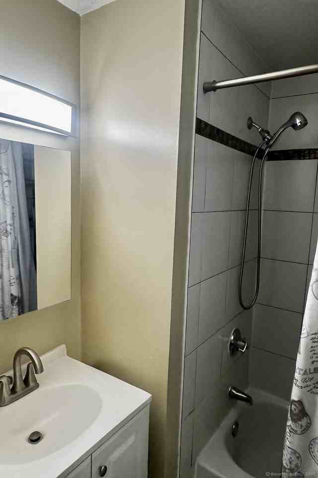 21 Goodwin St - Photo 6 of 9