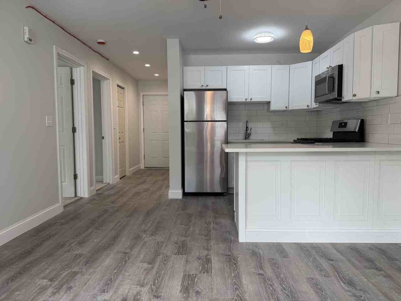 1085 Whalley Ave #5 - Photo 4 of 12