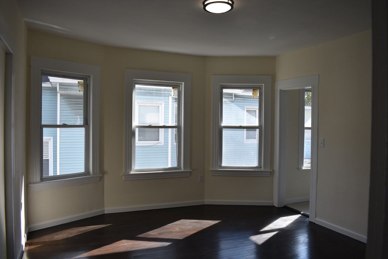 47 Gem Ave - Photo 2 of 22