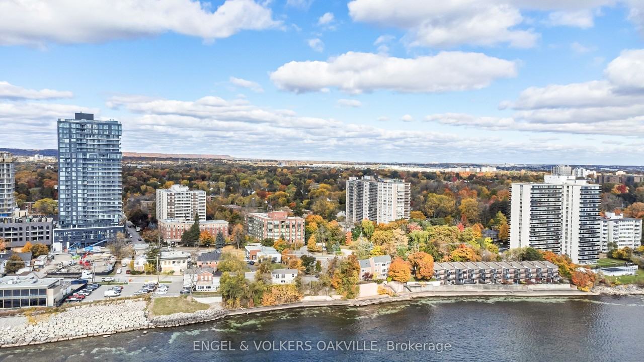 370 Martha Street - Photo 4 of 26