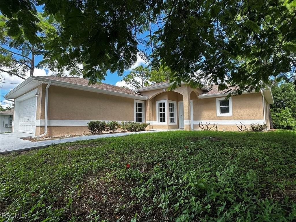 301 E 12th St - Photo 2 of 20