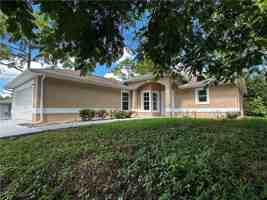 featured image of 301 E 12th St