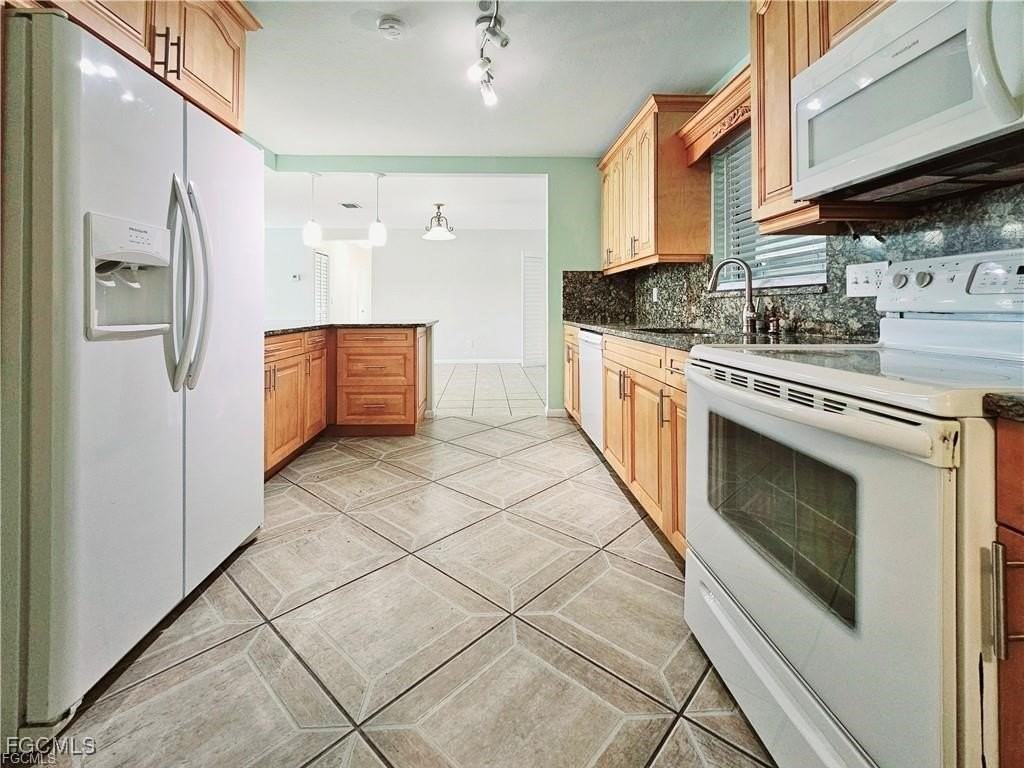 211 S Lake Dr - Photo 7 of 17