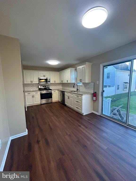 1020 Hillsboro Ct - Photo 3 of 14