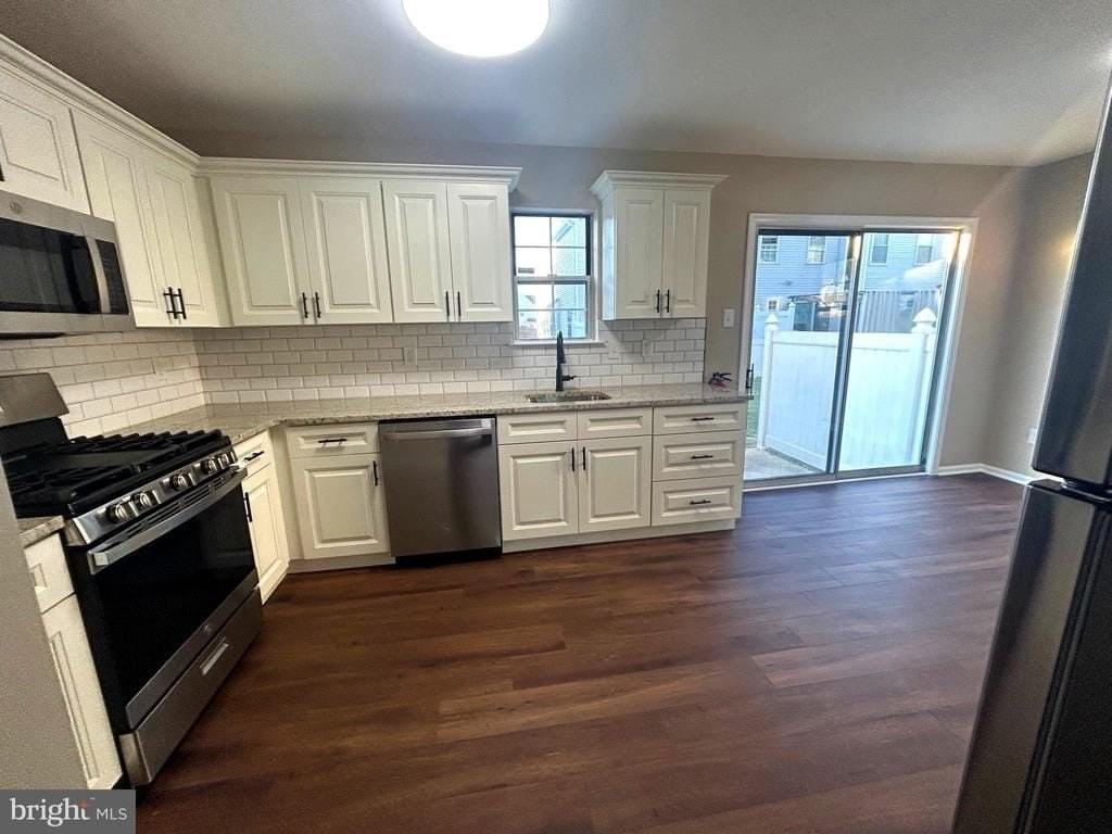 1020 Hillsboro Ct - Photo 4 of 14