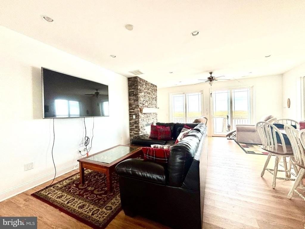 448 Dock Rd - Photo 5 of 39