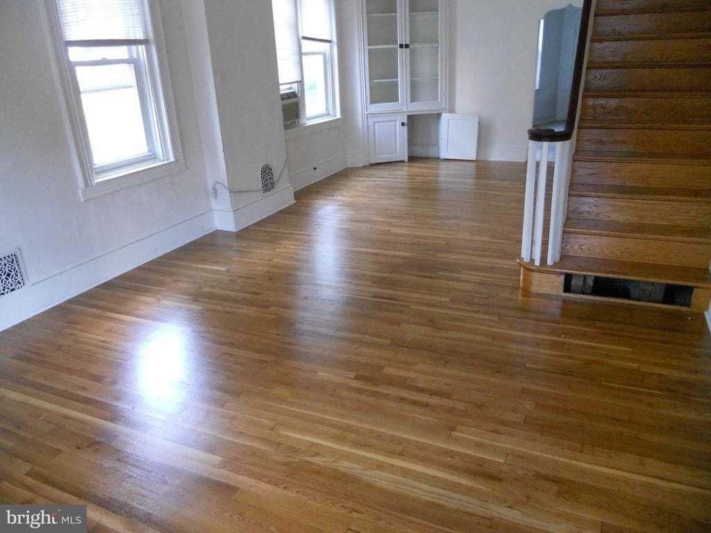 3412 Crawford St - Photo 3 of 19