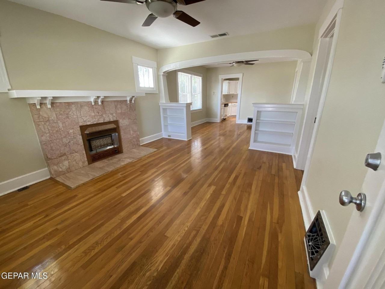 405 E Robinson Ave - Photo 3 of 21