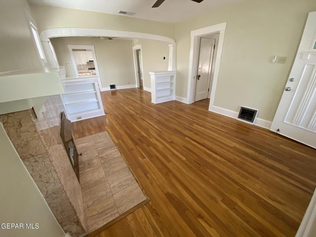 405 E Robinson Ave - Photo 4 of 21