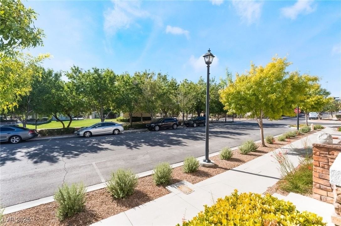 8472 Garside Dr - Photo 4 of 27