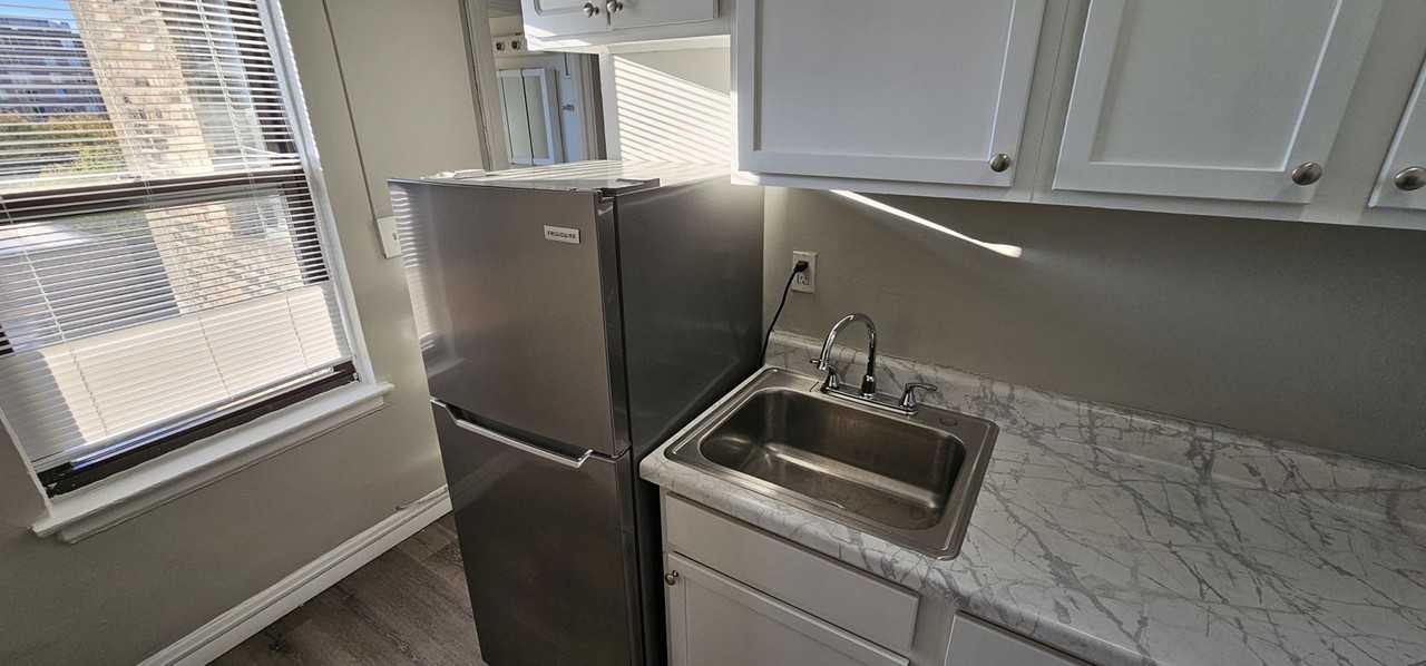 661 North Sheridan Road #601 - Photo 2 of 8