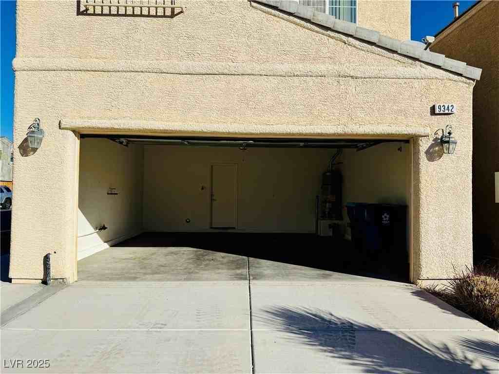 9342 Winebrook Ave - Photo 3 of 32