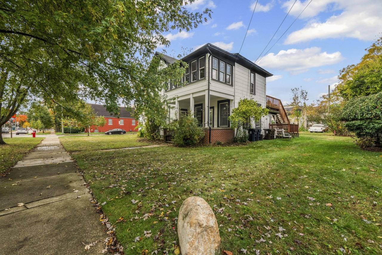 1017 N Holbrook St Apt 2 #2 - Photo 2 of 18