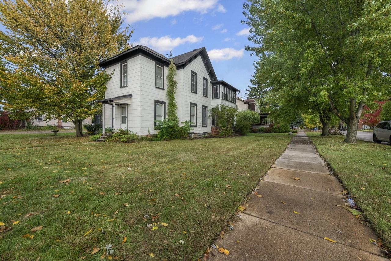 1017 N Holbrook St Apt 2 #2 - Photo 3 of 18