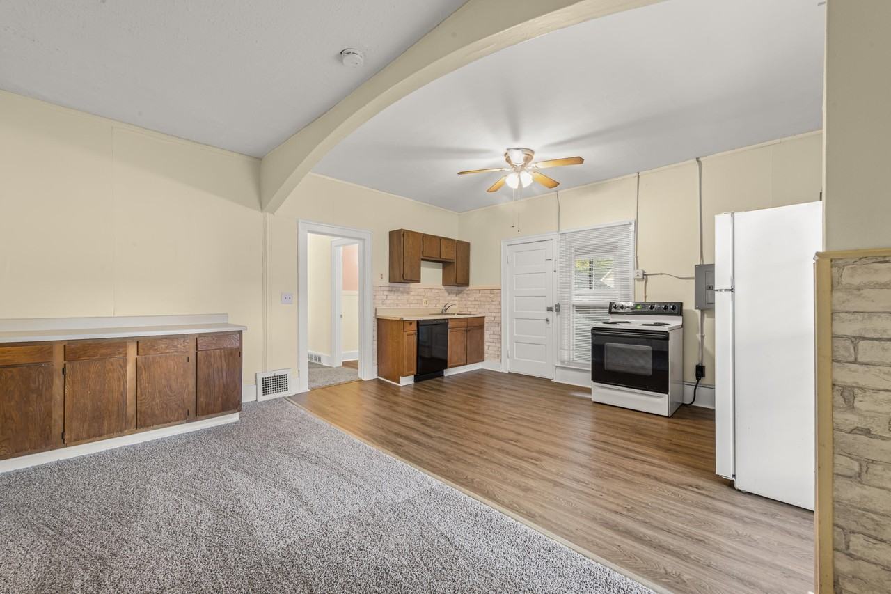 1017 N Holbrook St Apt 2 #2 - Photo 4 of 18