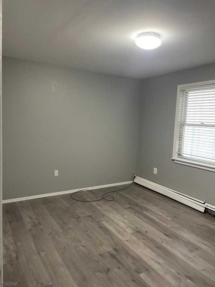 644 Trumbull St - Photo 4 of 5