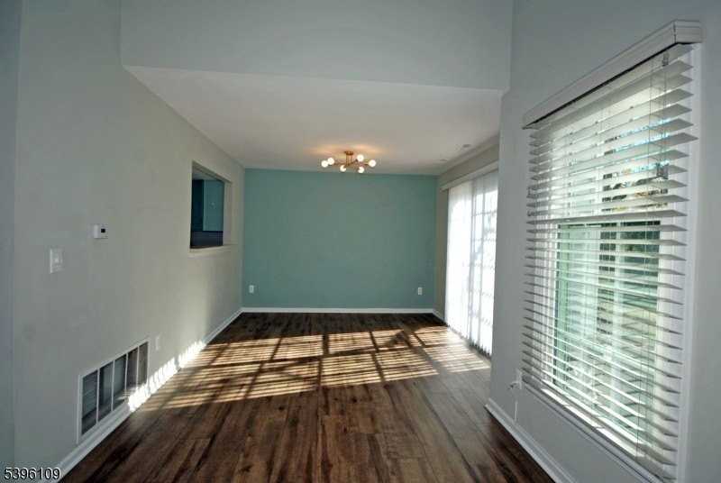 374 Burdock Ct - Photo 5 of 16