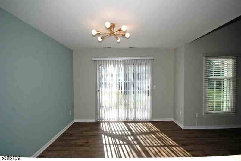 374 Burdock Ct - Photo 7 of 16