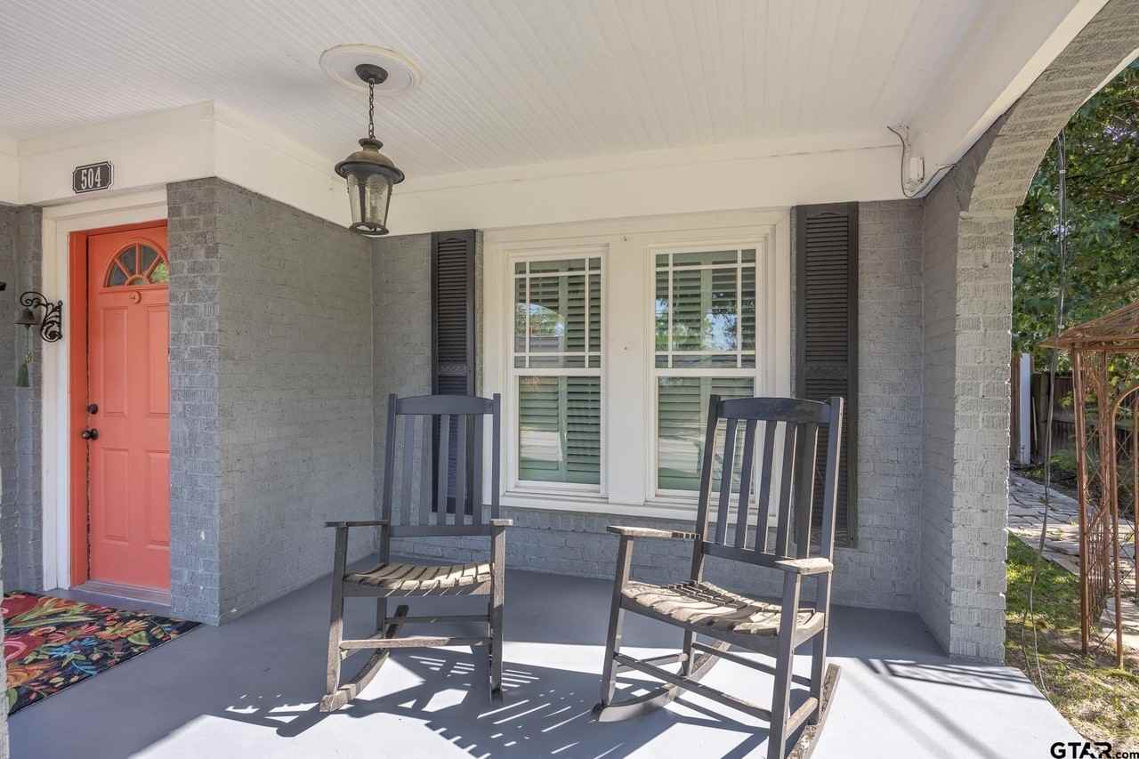 504 W 5th St - Photo 4 of 29