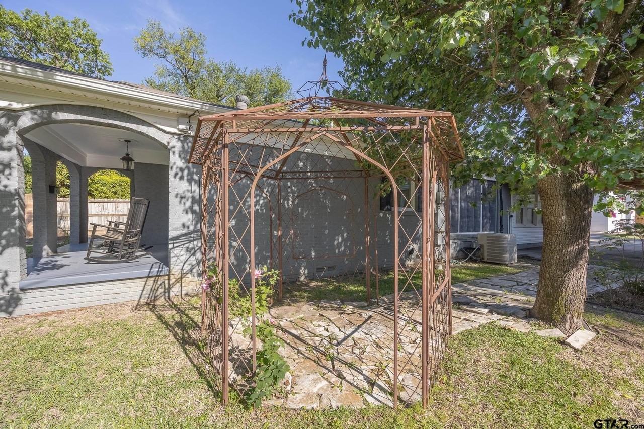 504 W 5th St - Photo 6 of 29